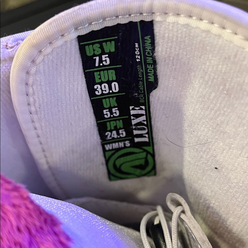 Flow White and Pink Snowboard Boots - Picture 4 of 4